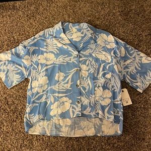 Women’s Billabong ALL GOOD top, size medium